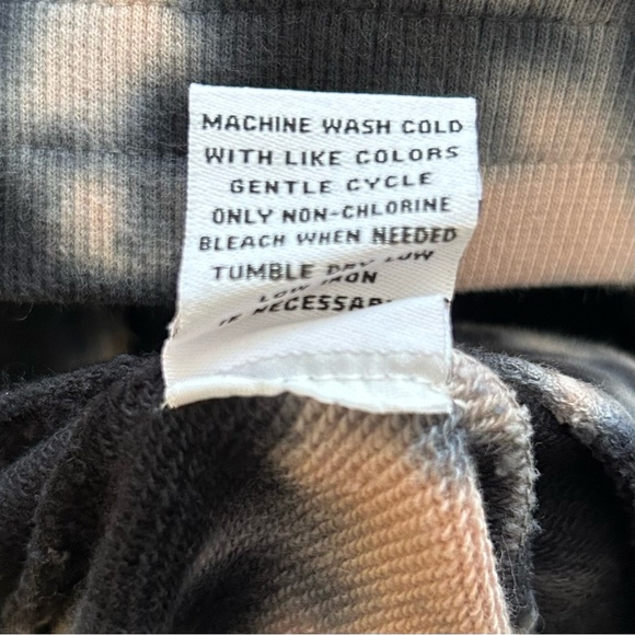 NWT, 525 America Womens High Rise Tye Dye Quartz Multi Shorts Pink/Black, Medium - Picture 7 of 8